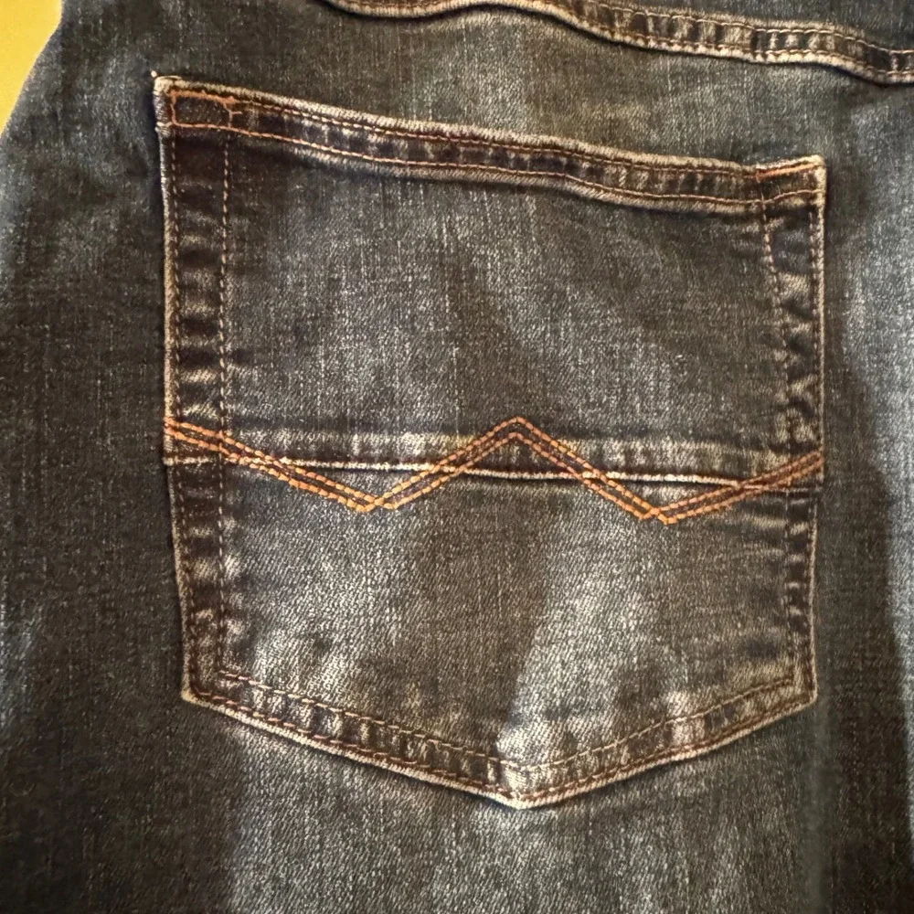 Wrangler Athletic Fit Mens Blue Jeans Medium Wash Denim 42x30 1090ATWHF